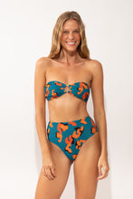 Cargar imagen en el visor de la galería, Model Front: Rio De Sol Haut Top Luma Mavi
