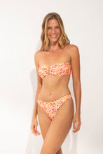 Cargar imagen en el visor de la galería, Model Front: Rio De Sol Bas Bottom Ditsy-Butter Nice-Fio

