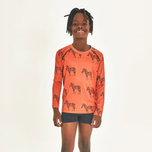 Cargar imagen en el visor de la galería, Model Front: Uv Line T-Shirt Longsleeve Acqua Zebra Inf Upf50+
