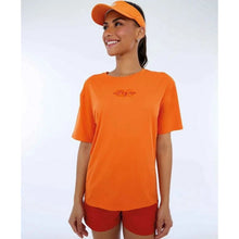 Cargar imagen en el visor de la galería, Model Front: Alto Giro Fitness Haut T-Shirt Skin Fit Make It Fun Laranja Gym
