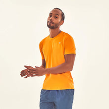 Cargar imagen en el visor de la galería, Model Front: Uv Line T-Shirt Pour Homme T-Shirt Sport Fit Orange Upf50+
