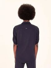 Cargar imagen en el visor de la galería, Model Back: Uv Line Chemise Shirt Copa Black Upf50+
