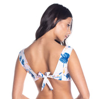 Cargar imagen en el visor de la galería, Model Back: Saha Haut Top Sierra Floral Sweetness
