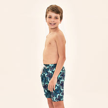 Cargar imagen en el visor de la galería, Image 02: Uv Line Maillot De Bain Garçon Shorts Aqua Hibiscus Kids Upf50+
