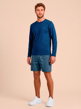 Cargar imagen en el visor de la galería, Model Front: Uv Line T-Shirt Longsleeve Uvpro Masc Cobalt Upf50+
