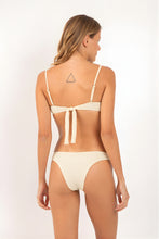 Cargar imagen en el visor de la galería, Model Back: Rio De Sol Bas Bottom Brisa-Offwhite Essential
