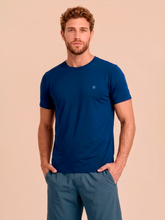Cargar imagen en el visor de la galería, Model Front: Uv Line T-Shirt Pour Homme T-Shirt Uvpro Masc Cobalt Upf50+
