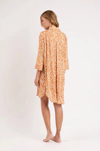 Cargar imagen en el visor de la galería, Model Back: Rio De Sol Robe De Plage Sahari Chemise Gabriele
