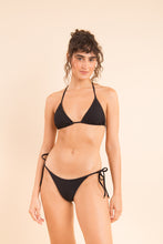 Cargar imagen en el visor de la galería, Model Front: Rio De Sol Ensemble Set Bora-Black Tri-Inv Lacinho
