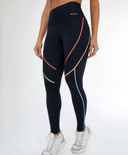 Cargar imagen en el visor de la galería, Model Front: Alto Giro Fitness Bas Legging Hyper Galoes E Bolso Preto
