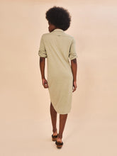 Cargar imagen en el visor de la galería, Model Back: Uv Line Chemise Shirtdress Copenhagen Mescla Areia Upf50+
