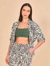 Cargar imagen en el visor de la galería, Model Front: Uv Line Chemise Shirt Copa Fauna Upf50+
