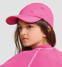 Cargar imagen en el visor de la galería, Model Front: Uv Line Casquette Cap Teens Colors Inf Pink Upf50+
