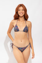 Cargar imagen en el visor de la galería, Model Front: Rio De Sol Bas Bottom Coqueiro Cheeky-Micro
