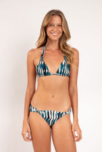 Cargar imagen en el visor de la galería, Model Front: Rio De Sol Bas Bottom Azule Mel
