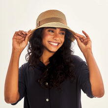 Cargar imagen en el visor de la galería, Image 04: Uv Line Bob Cap-Ferrat Kaki Upf50+
