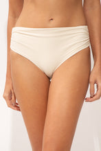 Cargar imagen en el visor de la galería, Gallery: Rio De Sol Bas Bottom Malibu-Natural Amy
