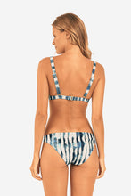 Cargar imagen en el visor de la galería, Model Back: Rio De Sol Bas Bottom Azule Essential-Comfy
