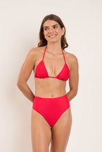 Cargar imagen en el visor de la galería, Model Front: Rio De Sol Bas Bottom Rouge Hotpants
