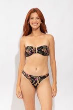Cargar imagen en el visor de la galería, Model Front: Rio De Sol Haut Top Flora Sara
