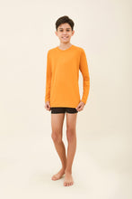 Cargar imagen en el visor de la galería, Model Front: Uv Line T-Shirt Longsleeve Uvpro Kids Orange Upf50+
