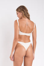 Cargar imagen en el visor de la galería, Model Back: Rio De Sol Bas Bottom Malibu-Natural Cali
