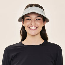 Cargar imagen en el visor de la galería, Model Front: Uv Line Visière Visor Pontal Cinza Upf50+
