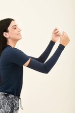 Cargar imagen en el visor de la galería, Image 03: Uv Line Gants Sun-Protection Sleeve Navy Upf50+
