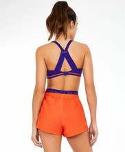 Cargar imagen en el visor de la galería, Model Back: Alto Giro Fitness Haut Top Blackout Ii Recorte Costas Fusionado Roxo Eletric
