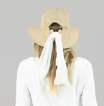 Cargar imagen en el visor de la galería, Model Back: Uv Line Chapeau Souple/Capeline San Remo Areia Offwhite Upf50+
