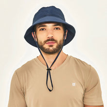 Cargar imagen en el visor de la galería, Model Front: Uv Line Bob Bucket Colors Marinho Upf50+
