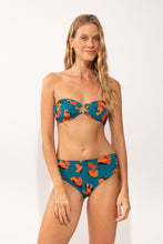 Cargar imagen en el visor de la galería, Model Front: Rio De Sol Bas Bottom Luma Amy
