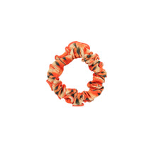 Cargar imagen en el visor de la galería, Product Front: Rio De Sol Chouchou Maracai Scrunchie
