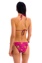 Cargar imagen en el visor de la galería, Model Back: Rio De Sol Haut Top Roar-Pink Tri-Inv
