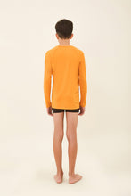 Cargar imagen en el visor de la galería, Model Back: Uv Line T-Shirt Longsleeve Uvpro Kids Orange Upf50+
