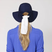 Cargar imagen en el visor de la galería, Model Back: Uv Line Chapeau Souple/Capeline San Remo Marinho Offwhite Upf50+
