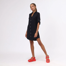 Cargar imagen en el visor de la galería, Image 02: Uv Line Chemise Shirtdress Copenhagen Fem Black Upf50+
