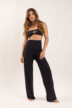 Cargar imagen en el visor de la galería, Model Front: Rio De Sol Pantalon De Plage Black Pants Knot
