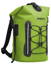 Cargar imagen en el visor de la galería, Model Back: Feelfree Sac De Plage Go Pack 20L Lime
