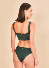 Cargar imagen en el visor de la galería, Model Back: Uv Line Ensemble Set Fit Color Green Cactus Upf50+
