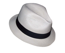 Cargar imagen en el visor de la galería, Gallery: De Punta En Blanco Chapeau Panama Adrien Blanco
