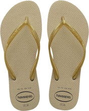 Cargar imagen en el visor de la galería, Model Front: Havaianas Tongs Havaianas Slim Gloss Areia
