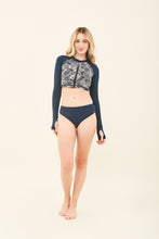 Cargar imagen en el visor de la galería, Model Front: Uv Line Ensemble Set Dalia Marinho Upf50+
