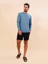 Cargar imagen en el visor de la galería, Model Front: Uv Line T-Shirt Longsleeve Uvpro Masc Indigo Upf50+
