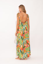 Cargar imagen en el visor de la galería, Model Back: Rio De Sol Vêtement De Plage Tropical Long Dress Chiara
