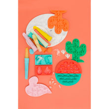 Cargar imagen en el visor de la galería, Image 06: Sunnylife Pique-Nique Flamingo Ice Trays
