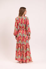 Cargar imagen en el visor de la galería, Model Back: Rio De Sol Vêtement De Plage Sea-Bloom Long Dress Verona
