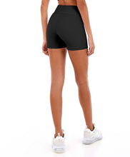 Cargar imagen en el visor de la galería, Model Back: Alto Giro Fitness Bas Shorts Blackout Soft Preto
