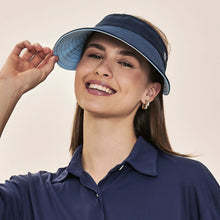 Cargar imagen en el visor de la galería, Model Front: Uv Line Visière Visor Bali Fem Navy Light Blue Upf50+

