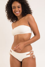 Cargar imagen en el visor de la galería, Image 09: Rio De Sol Bas Bottom Off-White Madrid
